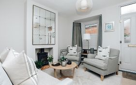 The Dragonfly - Central 2 Bedroom House